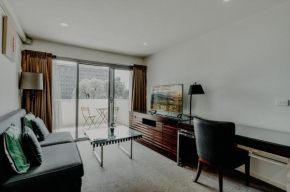 Urban 1-Bed Apartment in the Heart of the City